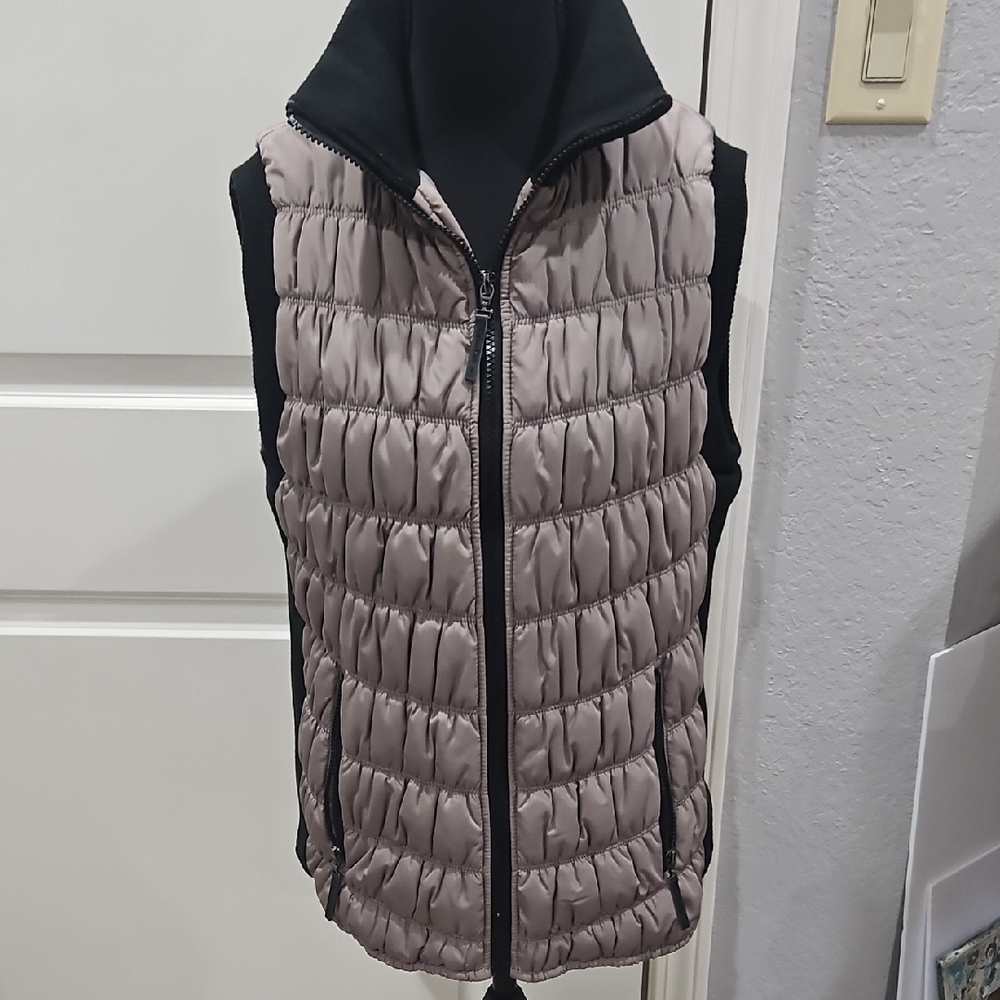 Calvin Klein Performance Vest in Black and Cream
